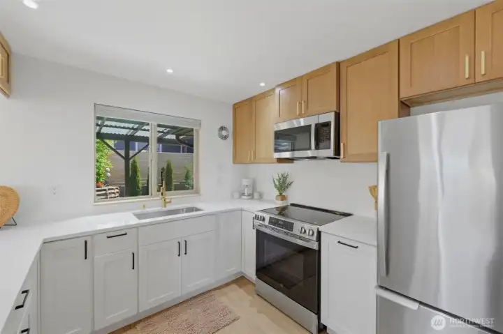 New quartz countertops & cabinetry - makes cooking fun! New quartz countertops & cabinetry - makes cooking fun!