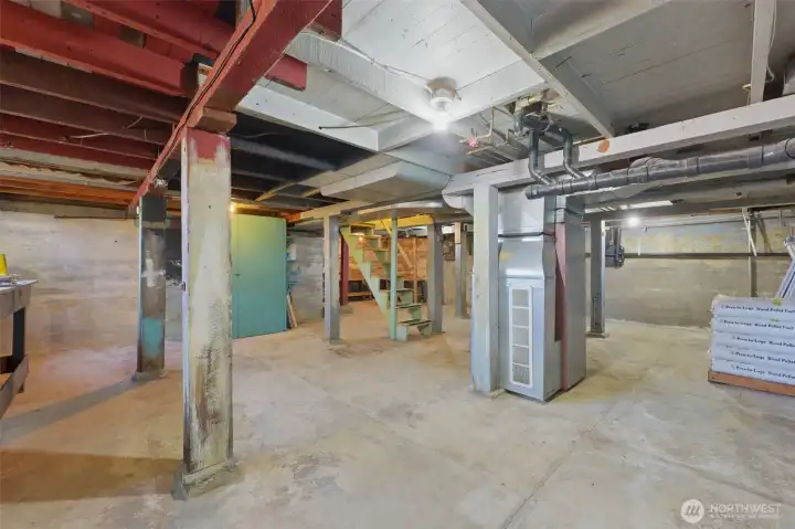 280 square feet of unfinished space! 280 square feet of unfinished space!
