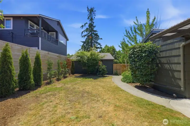 Path that leads to the bonus room and detached garage! Path that leads to the bonus room and detached garage!
