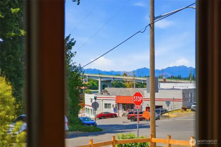 Living room beautiful views of the Olympic Mountains & Manette Bridge! Living room beautiful views of the Olympic Mountains & Manette Bridge!