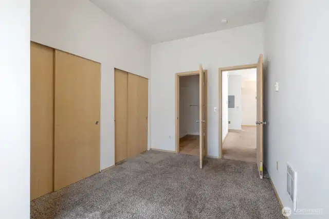 En-suite bathroom access!