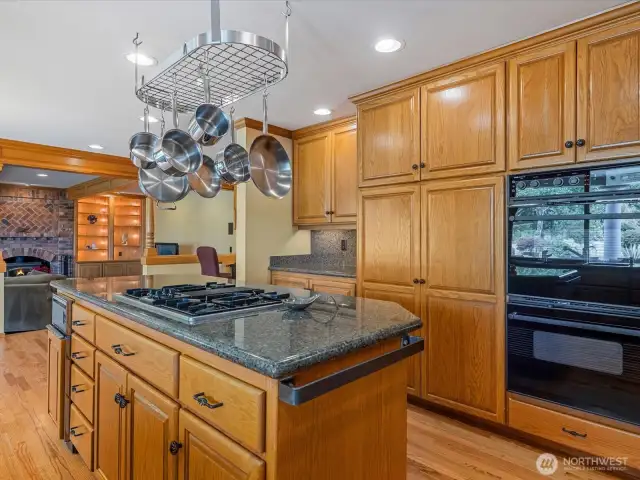 Center Island Jenn-Air Range, Double Oven, Including a Convection Oven, Slide-out Pantry and Lots of Storage