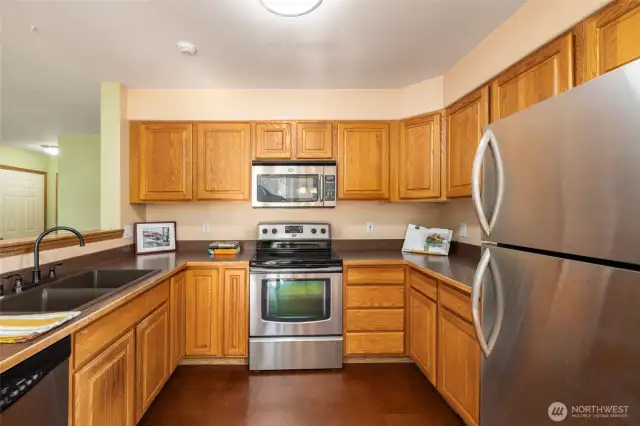 Kitchen has upgraded appliances and sink, bamboo flooring.