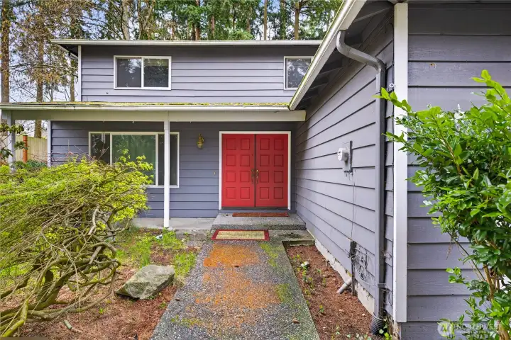 Welcome home to this beautiful Oak Harbor home in an established neighborhood