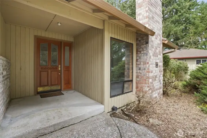 Entryway, front porch, front door