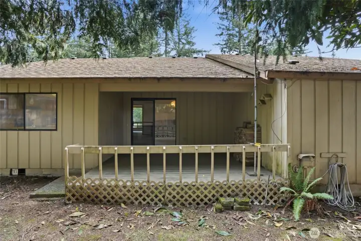 Covered deck, backyard