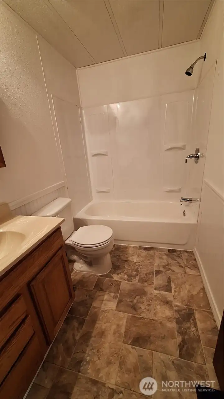 HALL BATH HAS NEW FLOORING & TUB SURROUND & HAS BEEN FRESHLY PAINTED.