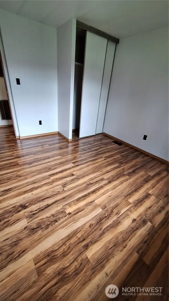 Beautiful new laminate flooring & freshly painted  through out.