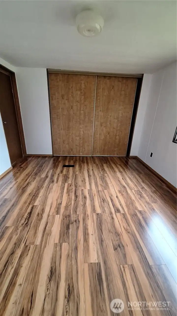 MASTER BEDROOM HUGE CLOSET