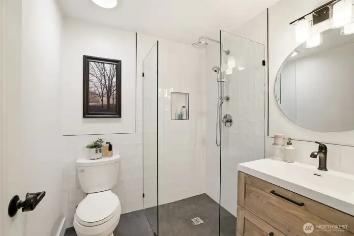 Updated bathroom with modern fixtures