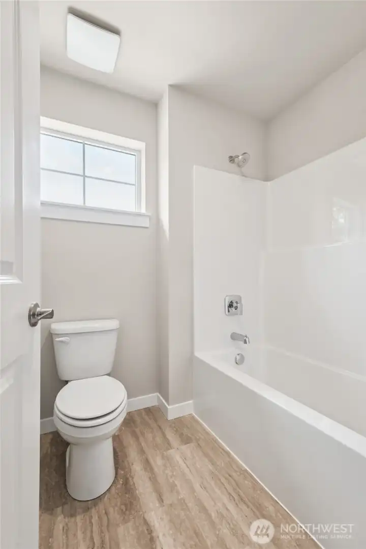 Photo's are for representational purposes only. Colors and finishes may differ.