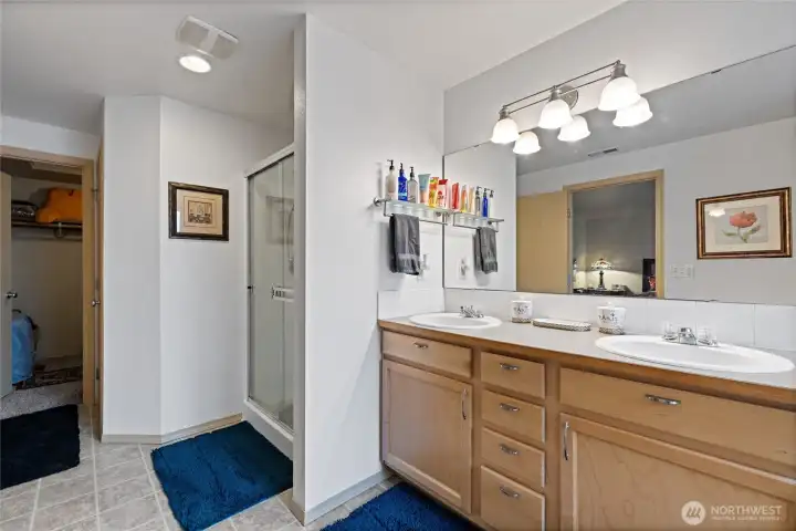 Master Full ensuite bathroom