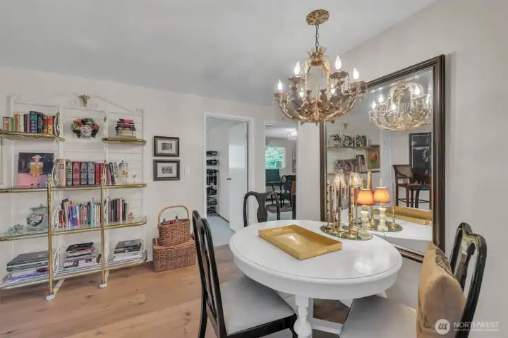 Eat-in Kitchen table