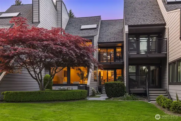 An ideal setting for refined entertaining & effortless al fresco living.
