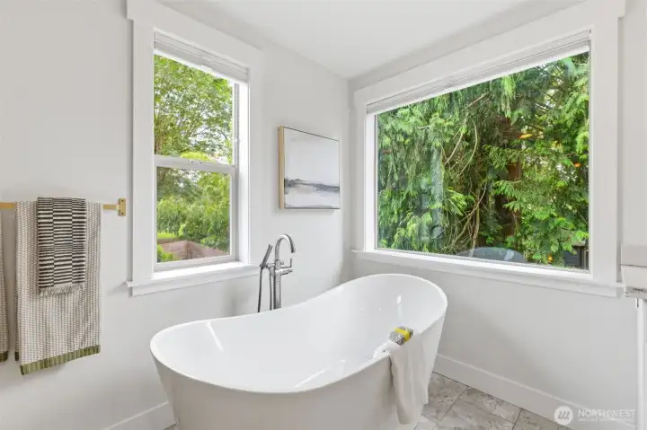 Enjoy the trees from the bath.