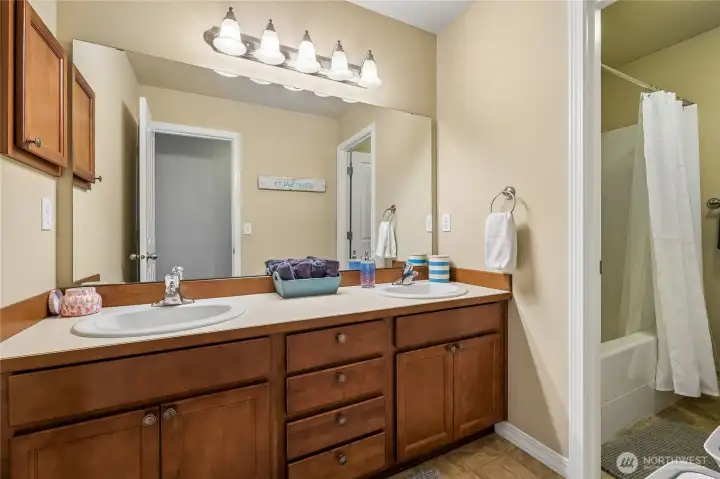 Second Floor Full Bathroom