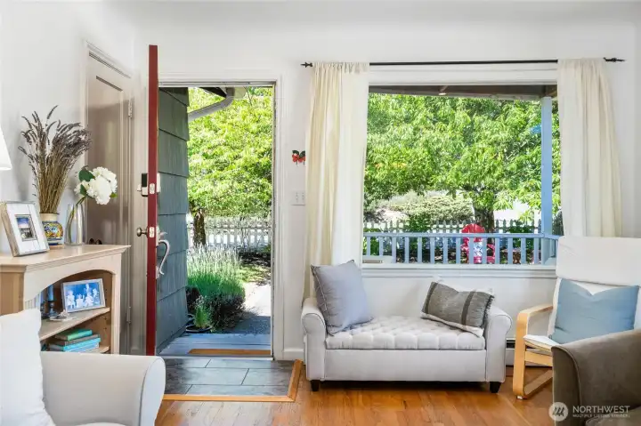 Just look at that huge picture window looking out to the front yard.