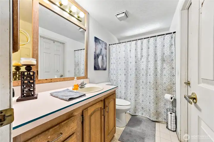 Guest Bathroom Guest Bathroom