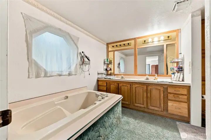 Spacious primary bath Spacious primary bath