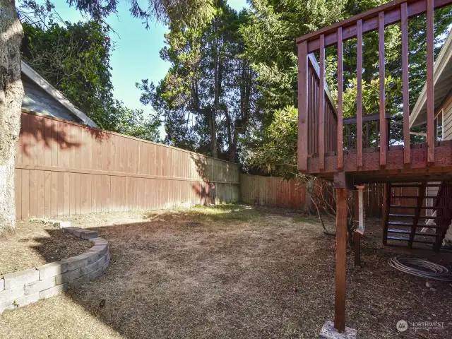 Fenced rear yard