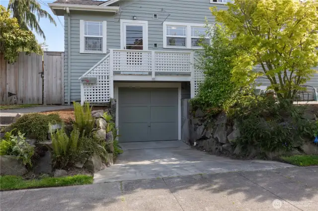 Single car garage on side of house