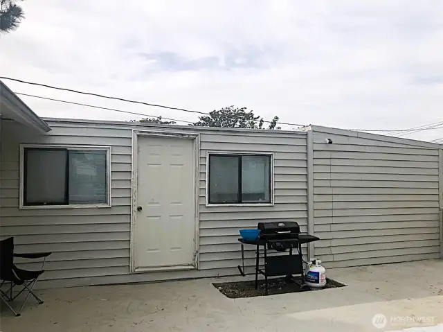 Studio option w/bathroom