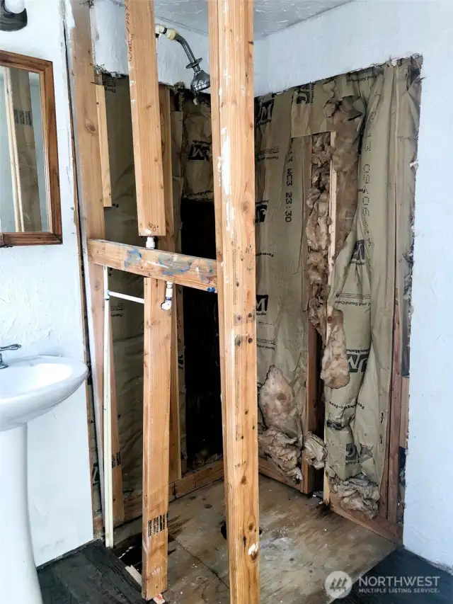 Shower plumbed in Studio or bedroom option