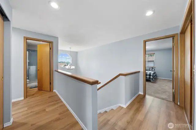 Hardwood floors and recessed lighting.