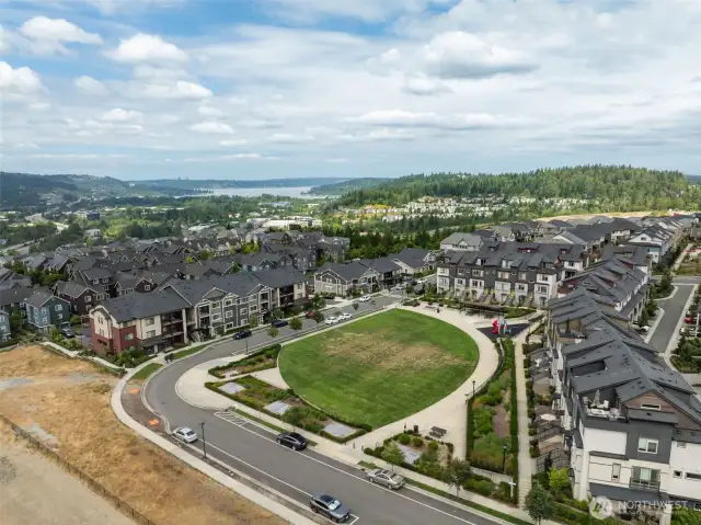 Issaquah Highlands offers a rare mix of natural surroundings and urban amenities. From morning coffee runs to evening walks on forested trails, everything you need is within reach—including schools, transit, shops, and a welcoming community spirit that feels like home.
