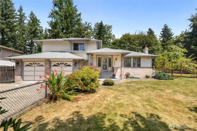 Home Sweet Home! Located in the Lake Holm region of east Auburn, just three minutes east of the Washington National Golf Club. This property offers a peaceful and desirable living experience.