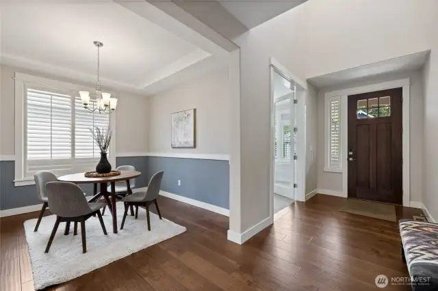 Tray Ceiling & Crown Molding in Dining Room