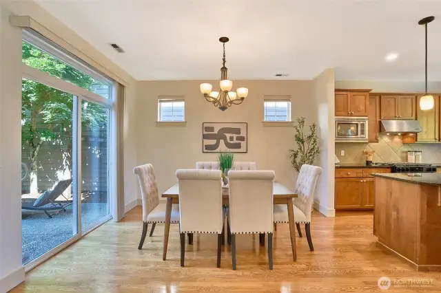 Beautiful dining room right off the kitchen, and open to the livingroom