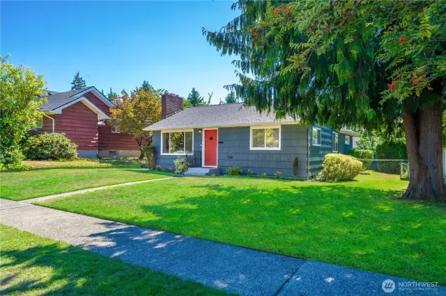 Cute, quiet street just min to all Tacoma has to offer