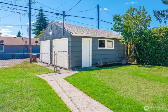 Detached 2 car garage