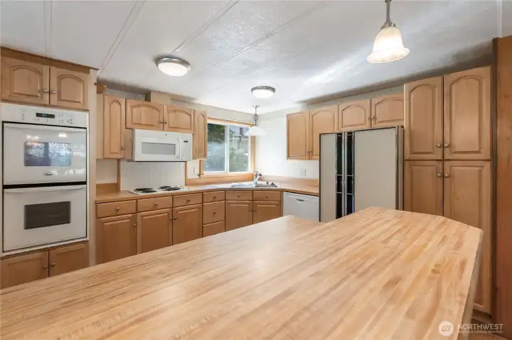 BREAKFAST COUNTER