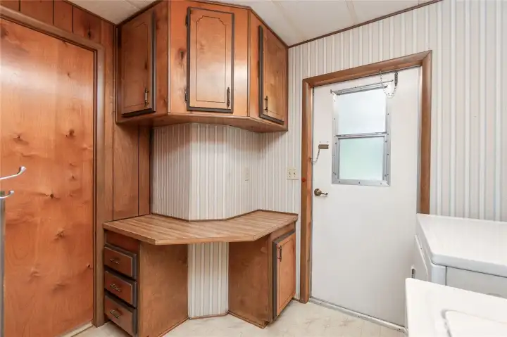UTILITY MUD ROOM