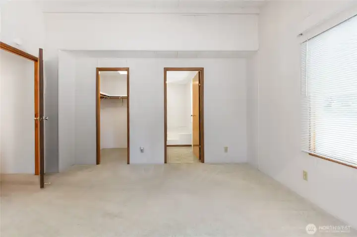 PRIMARY WITH WALK IN