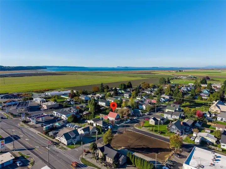 Welcome home to this GREAT investment!