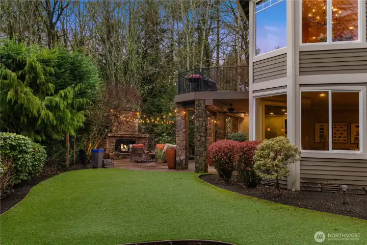 Fully fenced and also lawn for young fun or pets to play. Croquet anyone?