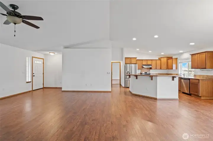 Open design with vaulted cele