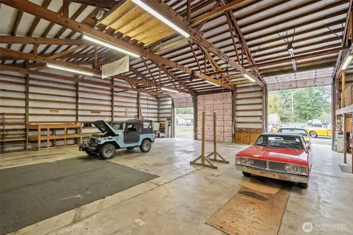 Shop comes with lift