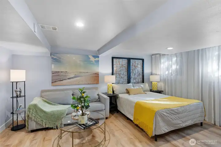 A generous footprint that accommodates a king-sized bed alongside a dedicated lounge area, perfect for morning meditation or a quiet evening wind-down.