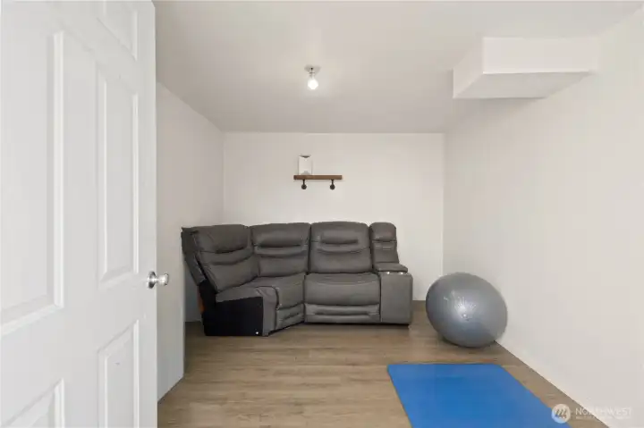 Here is your hobby, gym or office space, independent from main house