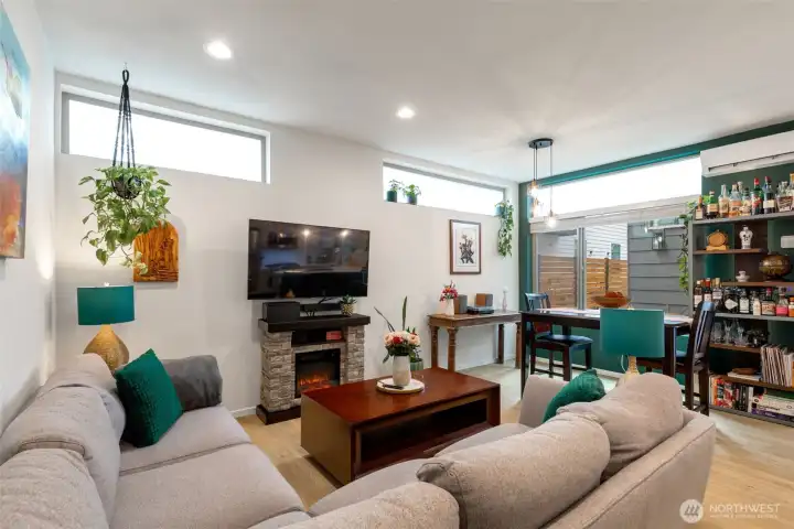 Good light on the corner with just one shared wall.