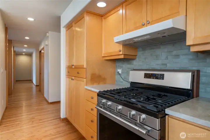 Chef’s kitchen with gas range and abundant custom cabinetry. Chef’s kitchen with gas range and abundant custom cabinetry.