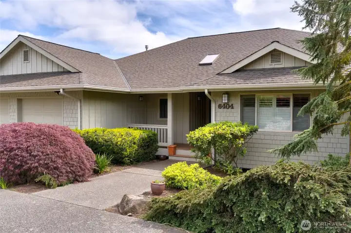 Inviting exterior with mature landscaping and covered front entry. Inviting exterior with mature landscaping and covered front entry.