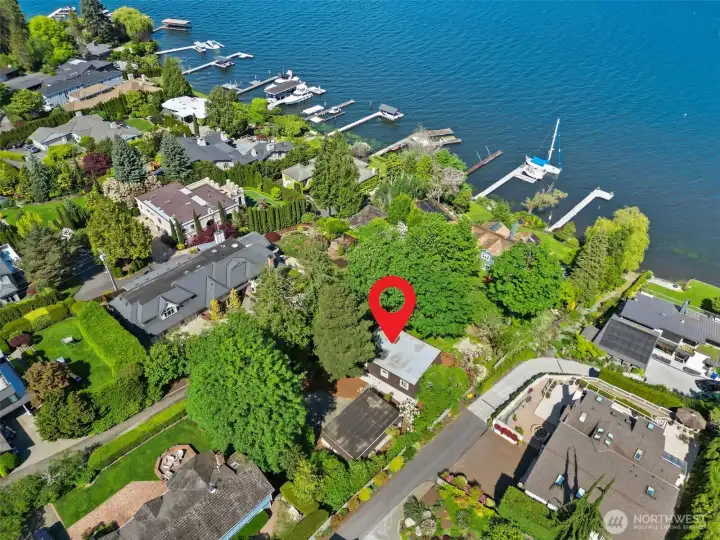 Just one lot off the Water