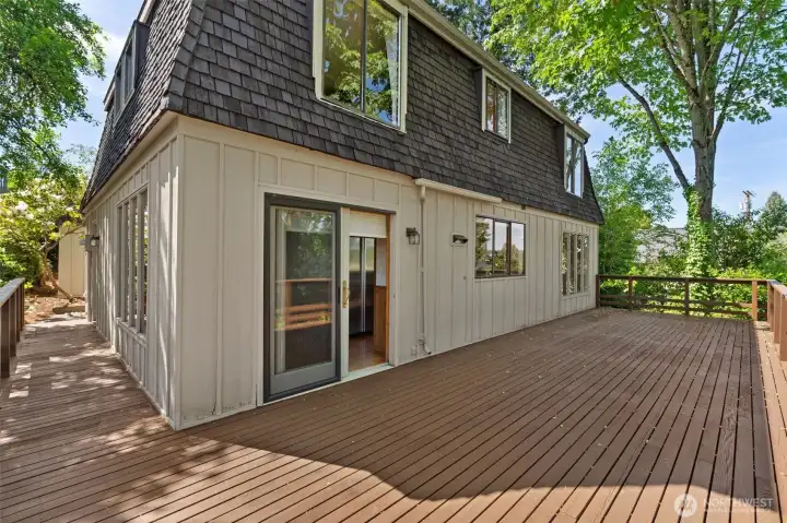 Wraparound Deck