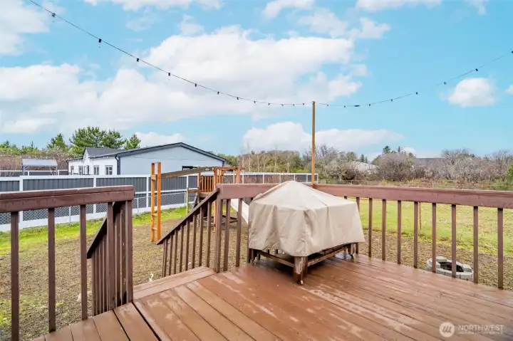 big backyard, fenced big backyard, fenced