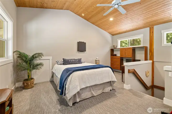 Third bedroom or great office space
